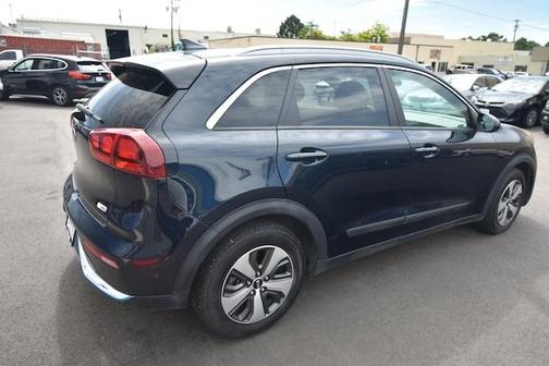 Photo 5 of 11 of 2019 Kia Niro Plug-In Hybrid LX