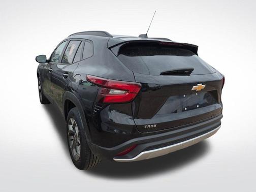 Black Metallic 2025 Chevrolet Trax LT