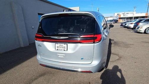 2023 Chrysler Pacifica Hybrid Touring L