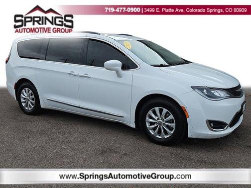 2017 Chrysler Pacifica Touring-L