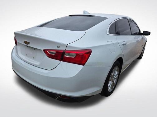 Summit White 2017 Chevrolet Malibu 1LT