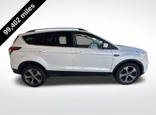 White Platinum Clearcoat Metallic 2017 Ford Escape SE