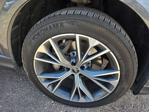 Daytona Gray Pearl Effect 2021 Audi Q8 55 Premium Plus