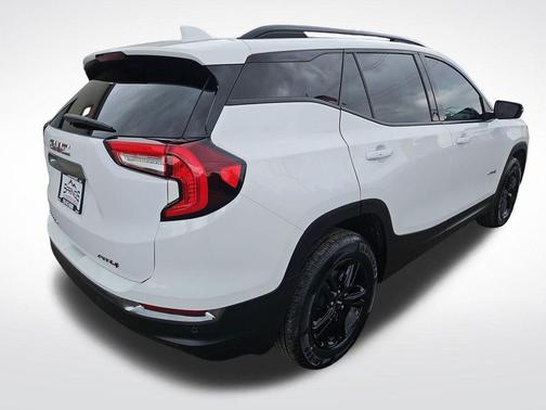 Summit White 2023 GMC Terrain AT4