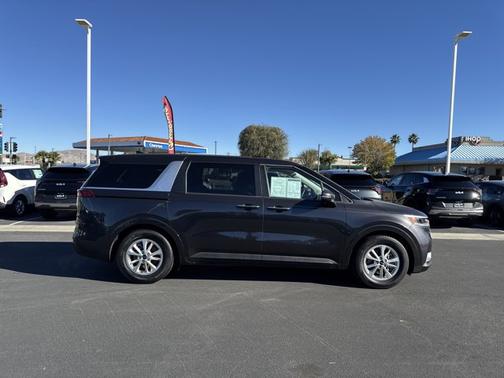 2023 Kia Carnival LX