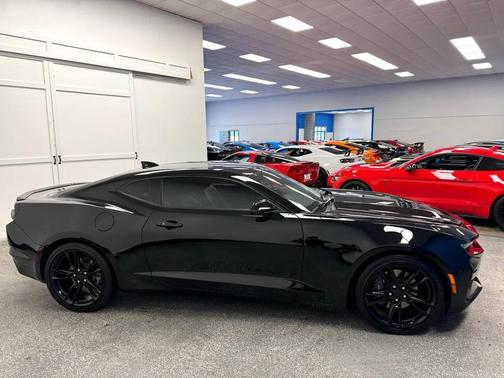 2022 Chevrolet Camaro RWD Coupe LT1