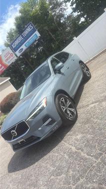 Thunder Grey Metallic 2022 Volvo XC60 B5 Momentum