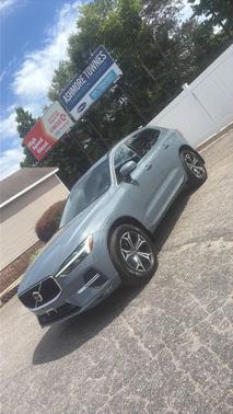 Thunder Grey Metallic 2022 Volvo XC60 B5 Momentum