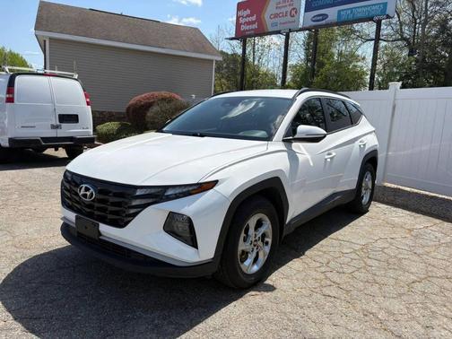 White 2023 Hyundai TUCSON SEL 4dr SUV