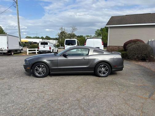 Black 2014 Ford Mustang V6 Premium