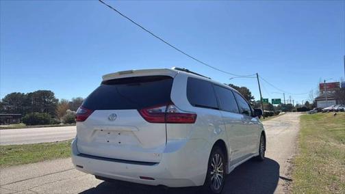 2020 Toyota Sienna XLE