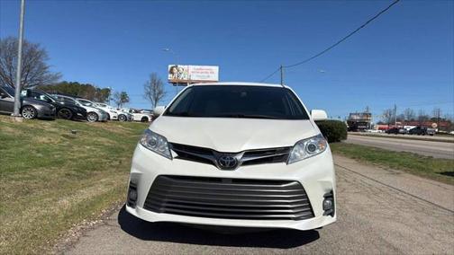 2020 Toyota Sienna XLE