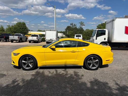 Triple Yellow Tri-Coat 2016 Ford Mustang V6