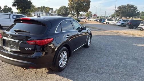 2017 INFINITI QX70 Base