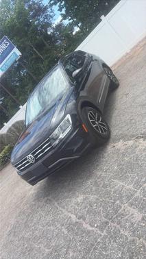 Deep Black Pearl 2021 Volkswagen Tiguan 2.0T SE R-Line Black 4MOTION