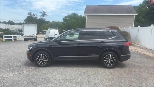 Deep Black Pearl 2021 Volkswagen Tiguan 2.0T SE R-Line Black 4MOTION