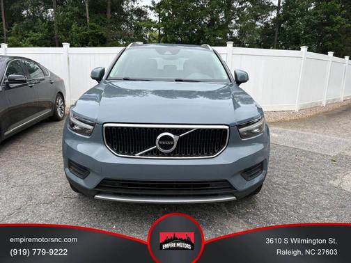 Thunder Grey Metallic 2020 Volvo XC40 T4 Momentum