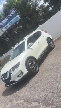 Pearl White 2017 Nissan Rogue SL