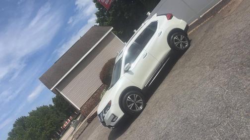 Pearl White 2017 Nissan Rogue SL