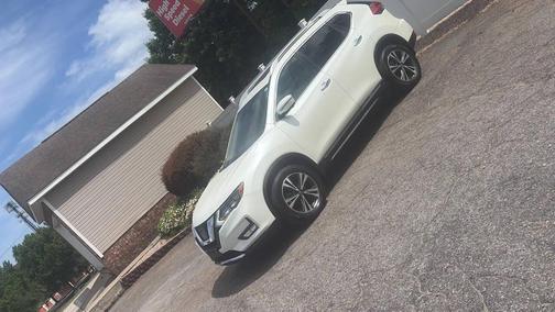 Pearl White 2017 Nissan Rogue SL