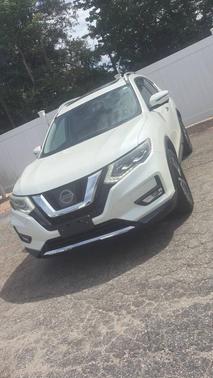 Pearl White 2017 Nissan Rogue SL