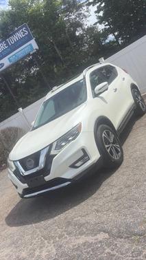 Pearl White 2017 Nissan Rogue SL
