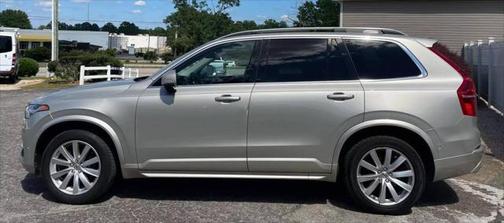 2016 Volvo XC90 T6 Momentum
