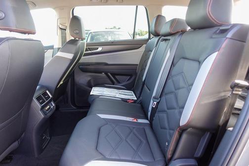 2025 Volkswagen Atlas 2.0T Peak Edition