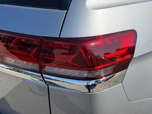 Silver Mist Metallic 2026 Volkswagen Atlas 2.0T SE W/TECHNOLOGY