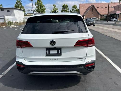 Pure White 2022 Volkswagen Taos 1.5T S