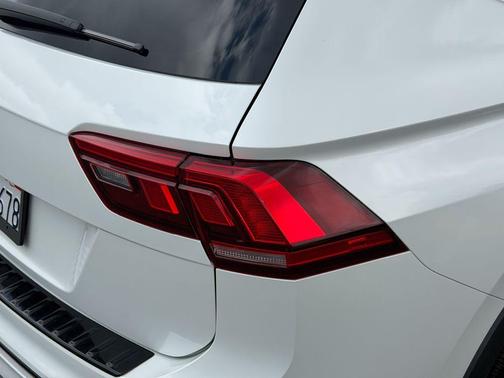 Opal White Pearl Effect 2024 Volkswagen Tiguan 2.0T SE R-Line Black