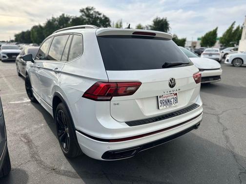 Opal White Pearl Effect 2024 Volkswagen Tiguan 2.0T SE R-Line Black