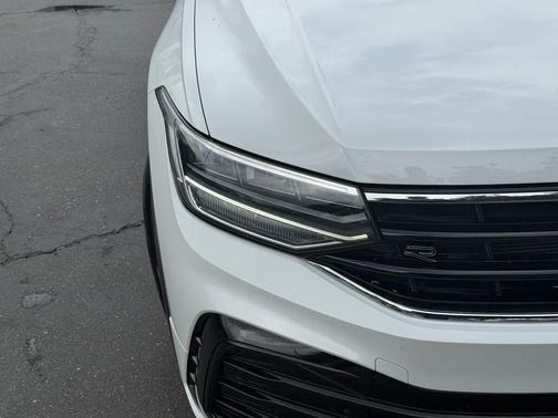 Opal White Pearl Effect 2024 Volkswagen Tiguan 2.0T SE R-Line Black