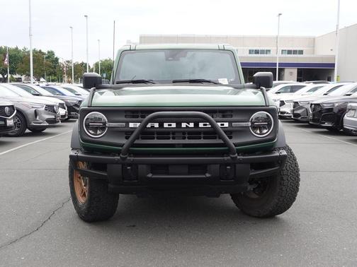 Eruption Green Metallic 2022 Ford Bronco Black Diamond