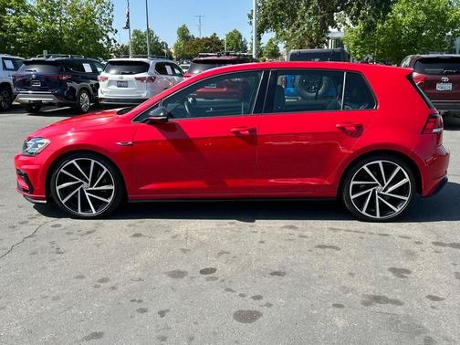 2018 Volkswagen Golf R 2.0T w/DCC & Navigation
