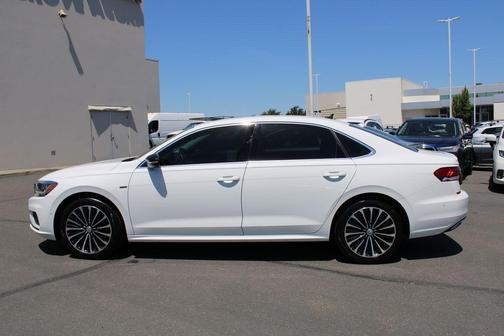 2022 Volkswagen Passat 2.0T Limited Edition