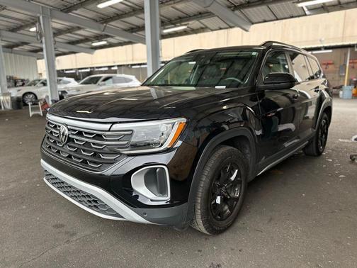 2024 Volkswagen Atlas 2.0T Peak Edition SE w/Technology