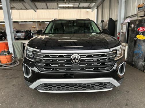 2024 Volkswagen Atlas 2.0T Peak Edition SE w/Technology