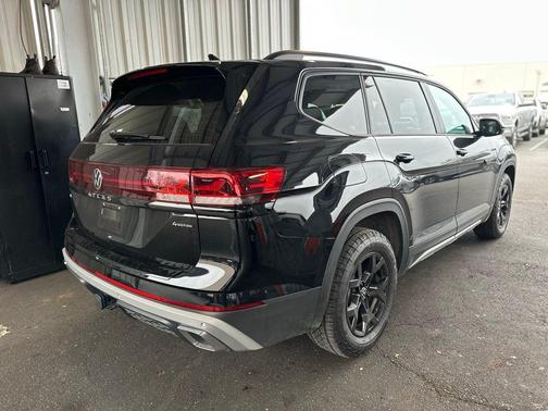 2024 Volkswagen Atlas 2.0T Peak Edition SE w/Technology