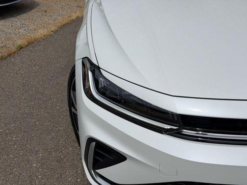 Opal White Pearl 2026 Volkswagen Jetta 1.5T SEL