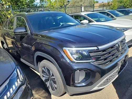 Deep Black Pearl Effect 2024 Volkswagen Atlas Cross Sport 2.0T SE
