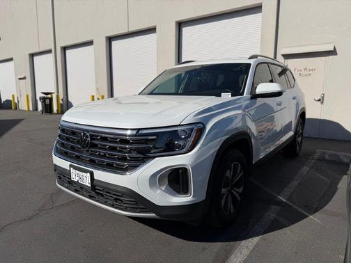 Pure White 2025 Volkswagen Atlas 2.0T SE