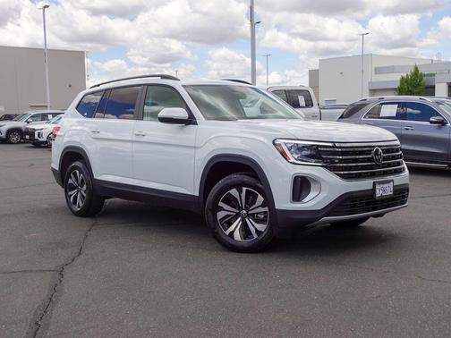 Pure White 2025 Volkswagen Atlas 2.0T SE