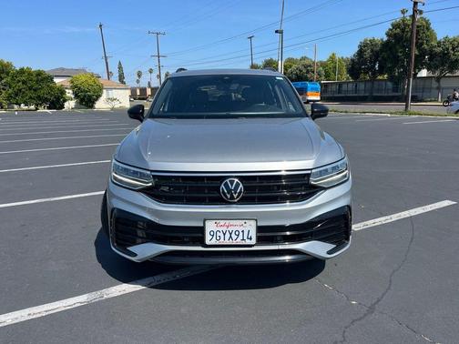 Pyrite Silver Metallic 2023 Volkswagen Tiguan 2.0T SE R-Line Black