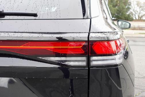 2025 Volkswagen Tiguan 2.0T SE