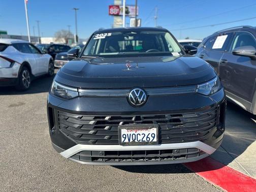 2025 Volkswagen Tiguan 2.0T SE