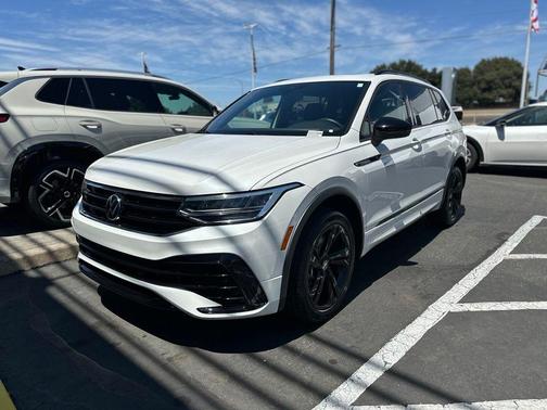 Opal White Pearl Effect 2024 Volkswagen Tiguan 2.0T SE R-Line Black