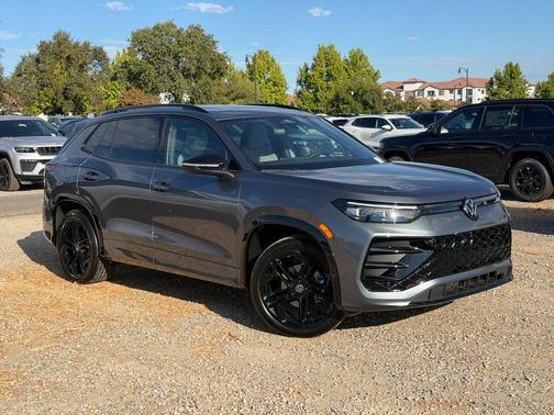 Platinum Gray Metallic 2026 Volkswagen Tiguan 2.0T SE R-Line Black