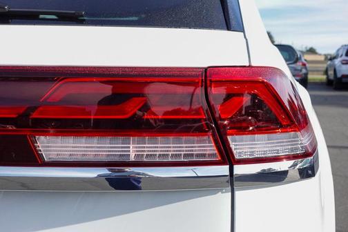 2025 Volkswagen Atlas Cross Sport 2.0T SE w/Technology