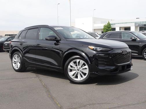 Mythos Black Metallic 2025 Audi Q6 e-tron Premium